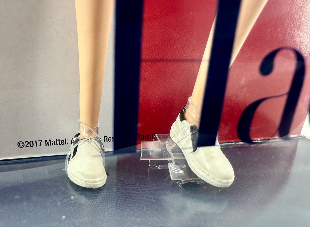 Mattel  - Bambola Barbie Gigi Hadid & Tommy Hilfiger Collaboration - Signature Collection – 2017 - Stati Uniti #2.1