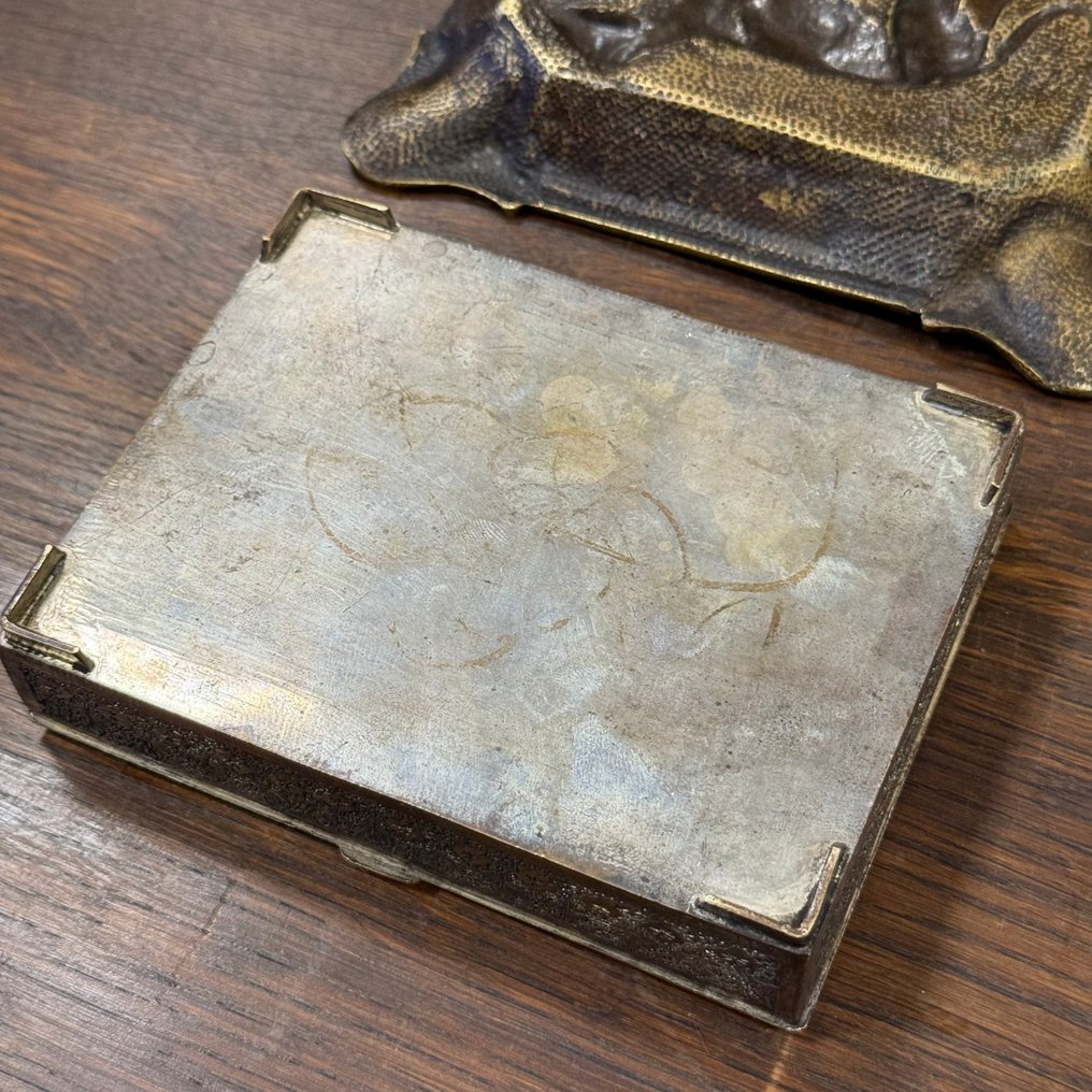 Bez ceny minimalnej
- Pudełko na papierosy (2) - Brązowy, Posrebrzany #4.3