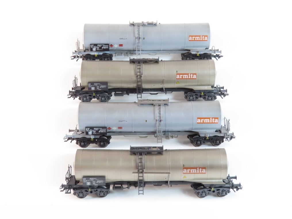 Märklin H0 - 46553 - Set di vagoni merci di modellini di treni (2) - Set di carri merci 2x a 2 pezzi con carri cisterna a 4 assi con scritta 'Armita'. - NMBS, NS #1.0