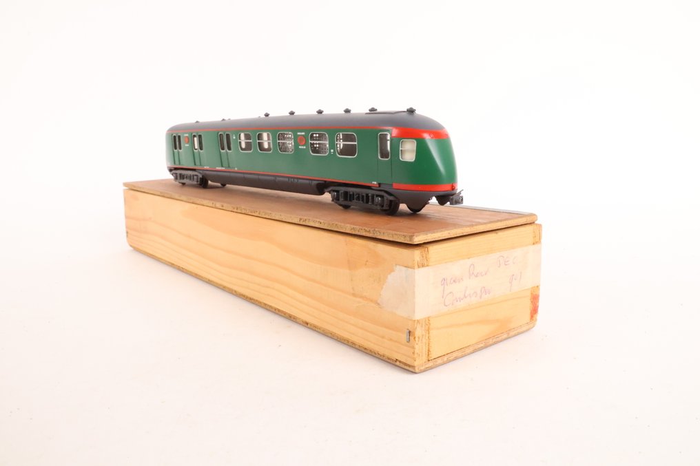 Combispoor H0 - Vagón de tren de pasajeros a escala (1) - PEC postwagen 901 verde hierba - NS #1.0