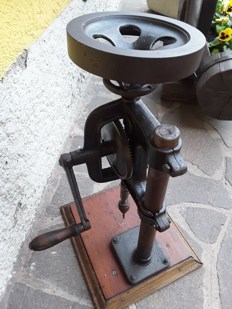 勞動工具  - 专业钻机 - 立柱钻床 #1.0