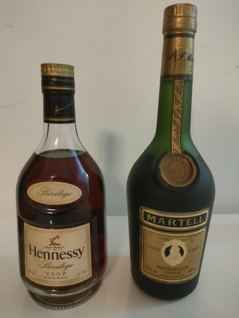 Hennessy, Martell - Privilège + Médaillon VSOP - b. 1980er Jahre, 1990er Jahre - 70 cl - 2 flaschen #1.0