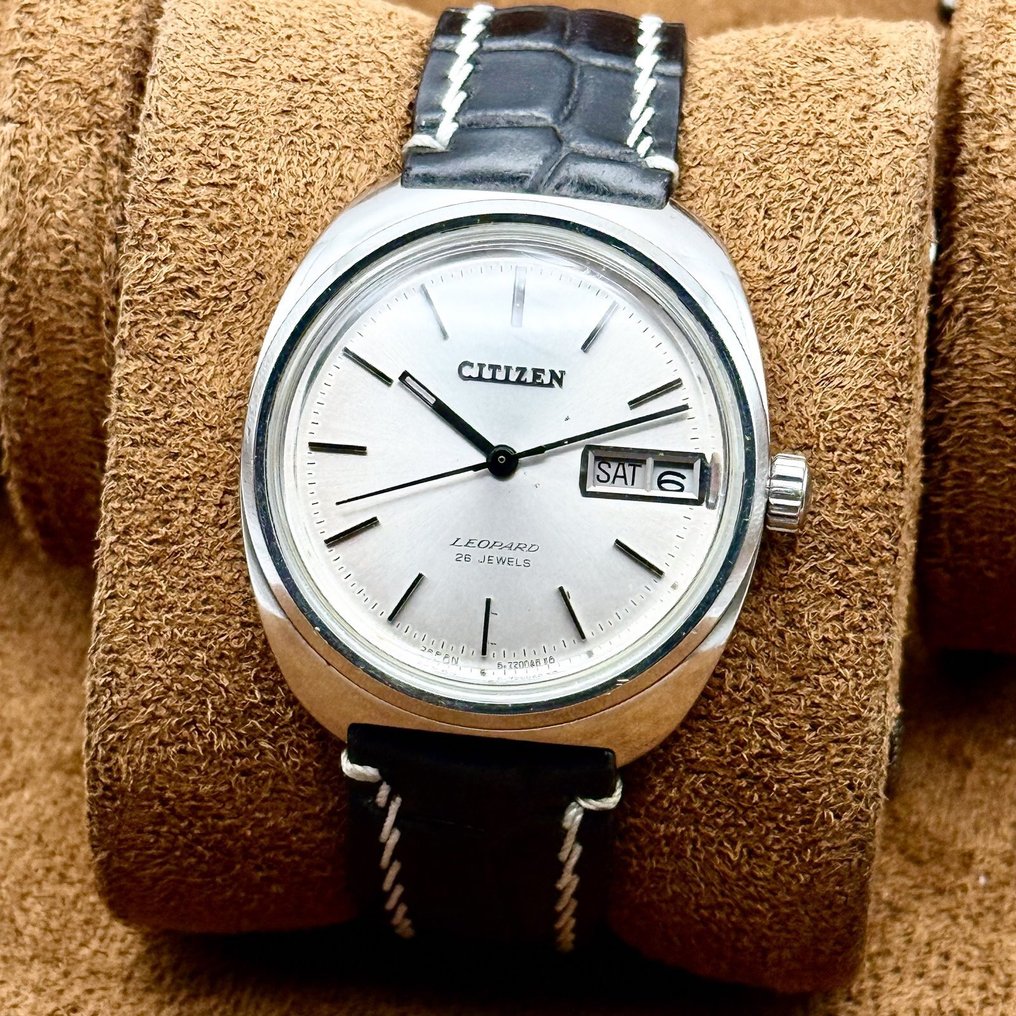 Citizen - Leopard 光焦 – Kōshō – Focused Light - Bez ceny minimalnej
- 4-720032-TA - Mężczyzna - 1970-1979 #3.2