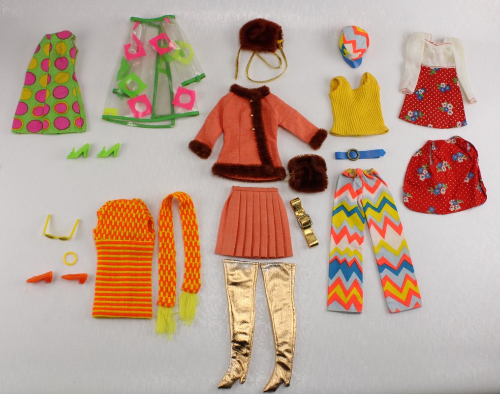 Mattel  - Barbie baba Lot of Barbie / Frankie clothes - U.S. #1.0