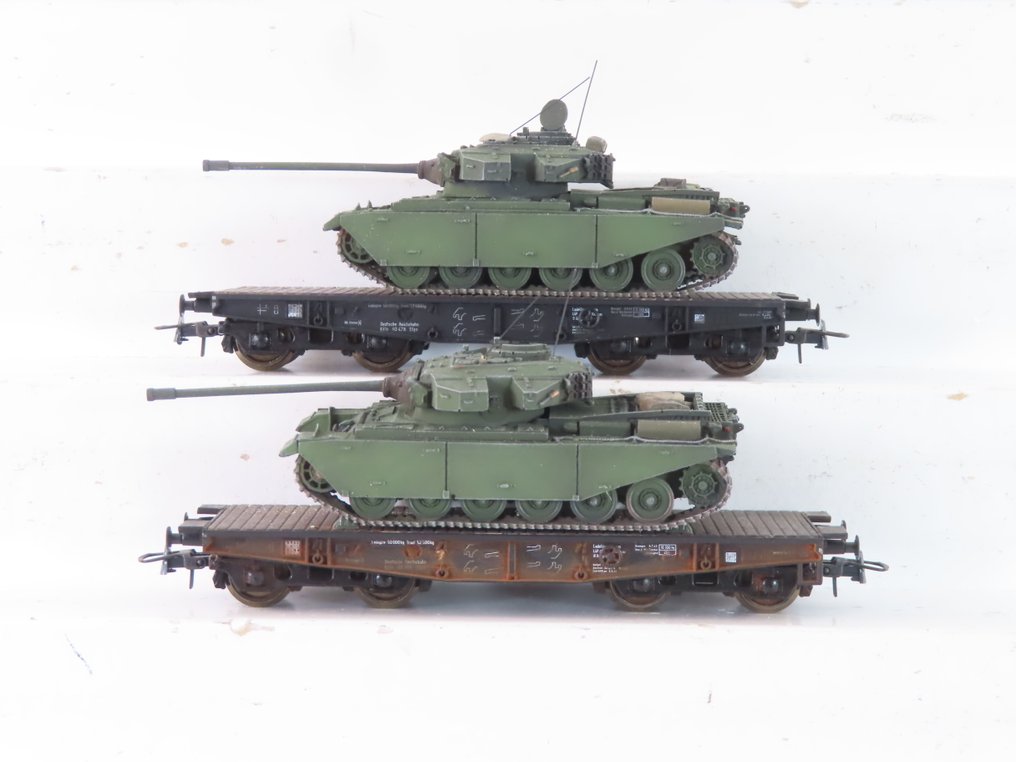 Roco, Artitec H0 - Model train freight carriage (2) - 2x 4-axle flatbed wagons for heavy transport with load (military vehicles, tanks) - DB #1.0