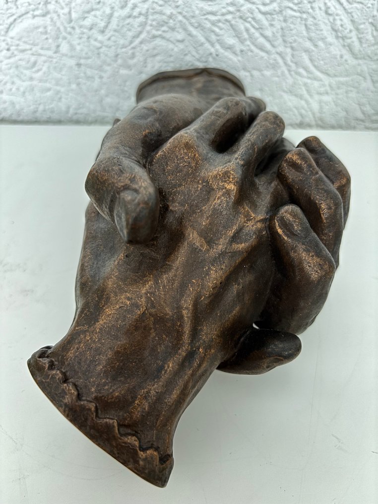Skulptur, Recreation “Clasped Hands of Robert and Elizabeth Barrett Browning” - 7 cm - Kjølig malt bronse #2.1