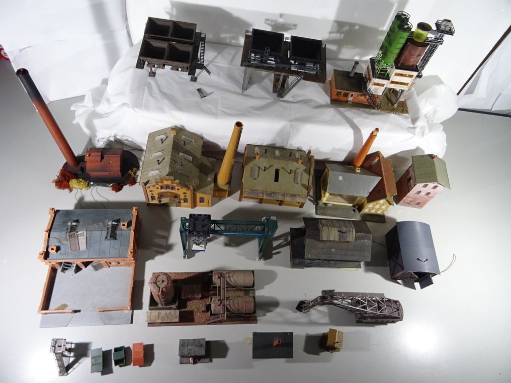 Faller, Vollmer, Kibri H0 - Model train scenery (13) - 13-part factory complex buildings/houses #1.0