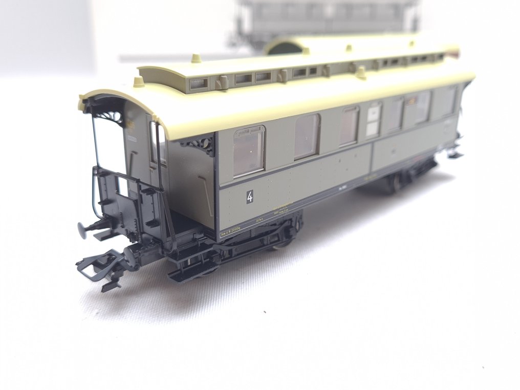 Märklin H0 - 43048 - Conjunto de vagones de tren de pasajeros a escala (1) - Conjunto de 2 piezas de vehículos Langenschwalbach - KPEV #3.2