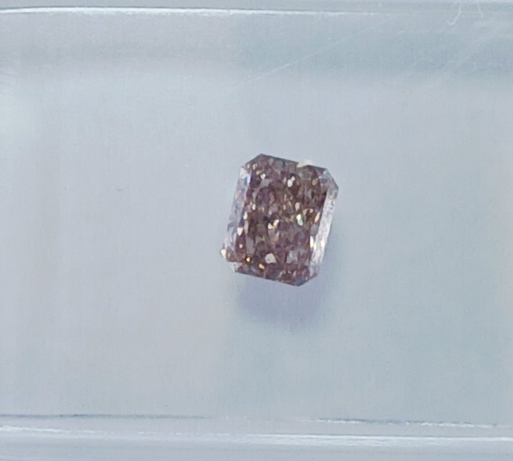 没有保留价 - 1 pcs 钻石 (天然色彩的) - 0.41 ct - 矩形 - Fancy 稍带桃红色的 棕色 - SI1 微内含一级 - 国际宝石研究院(IGI) #4.3