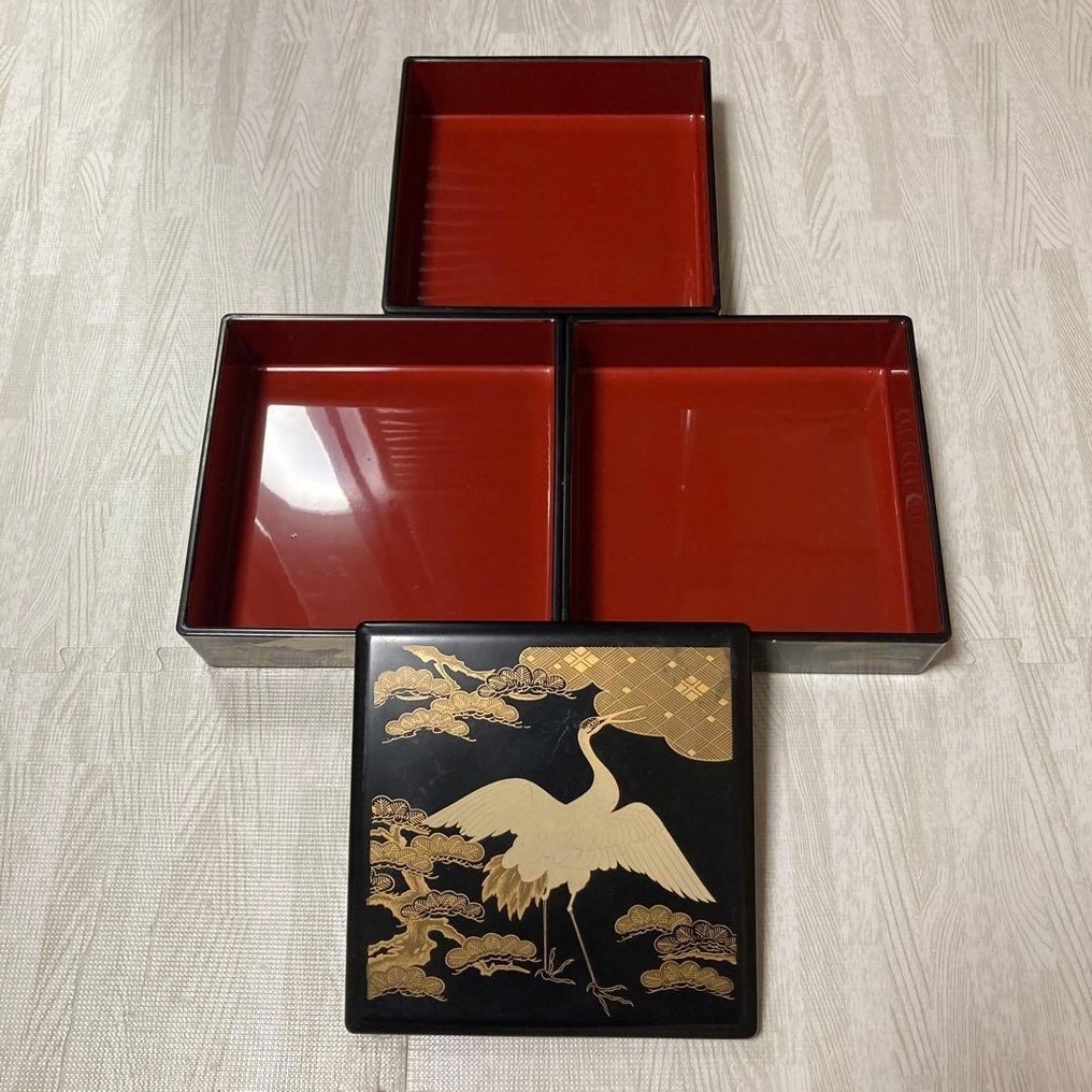 Three-Tier Jubako with Crane Motif — 鶴図蒔絵 (Tsuru-zu Maki-e) - [New, Unused] - 盒子 (3) - 漆器 #3.2
