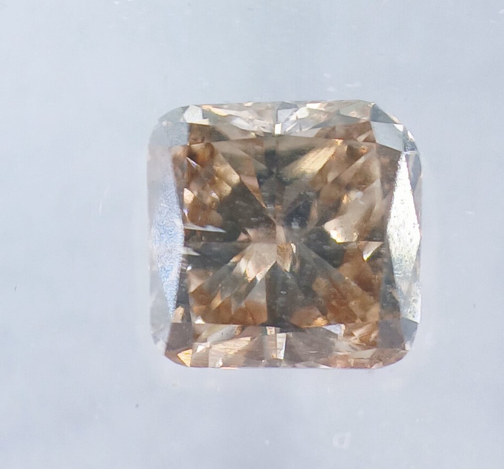 Ingen reservasjonspris - 1 pcs Diamant (Naturfarget) - 0.56 ct - Pute - Fancy Brun Gul - SI1 - Det internasjonale gemologiske institutt (IGI) #3.2