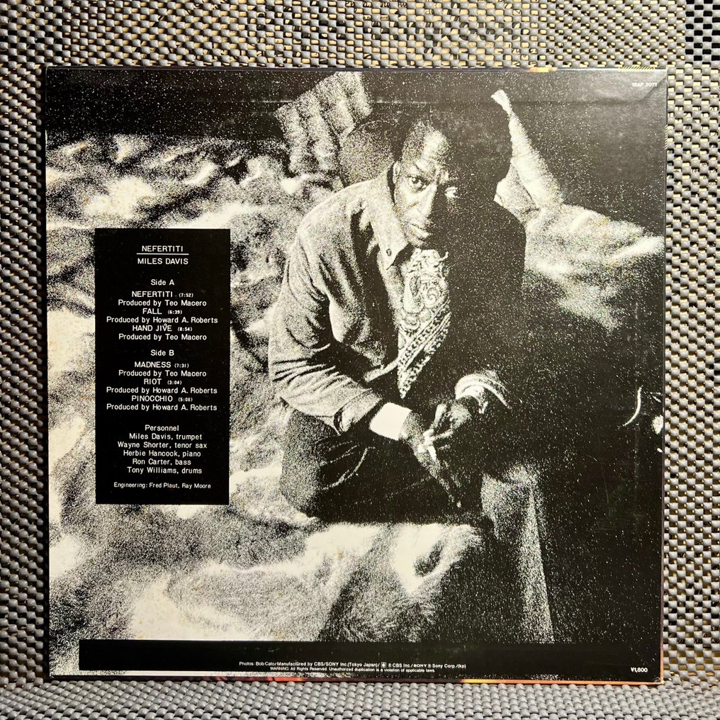 Miles Davis - Multiple artists - Nefertiti - A landmark of jazz innovation ! - LP Album (stand-alone item) - Japanese pressing - 1981 #1.0