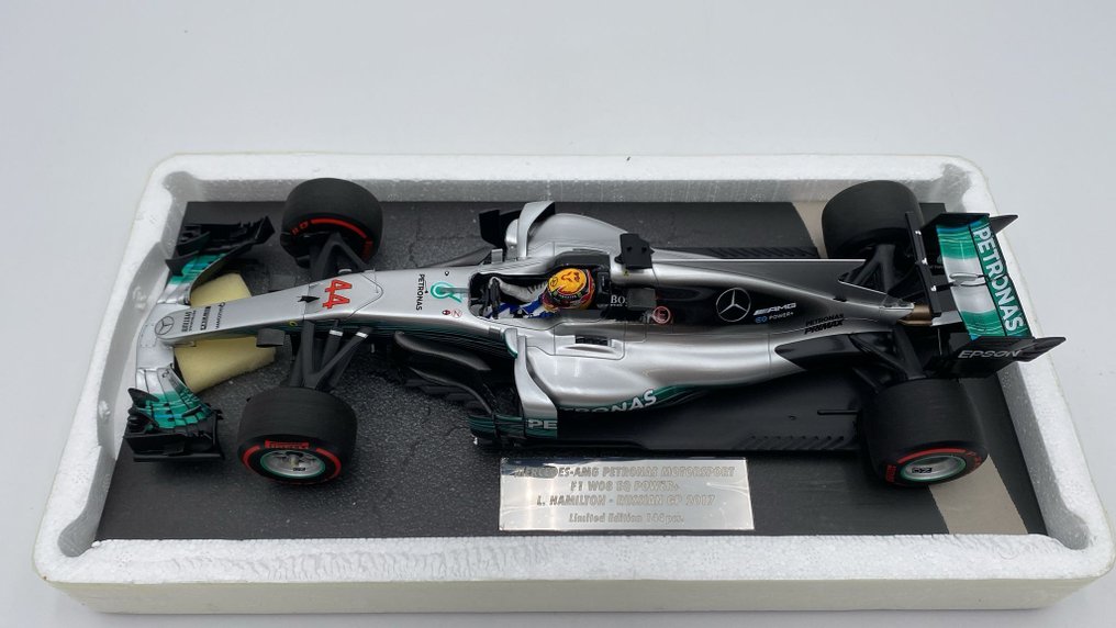 Minichamps 1:18 - Modellauto - Mercedes-AMG Petronas Motorsport F1 W08 Hamilton Russian GP 2017 - (cod.A17) #1.0