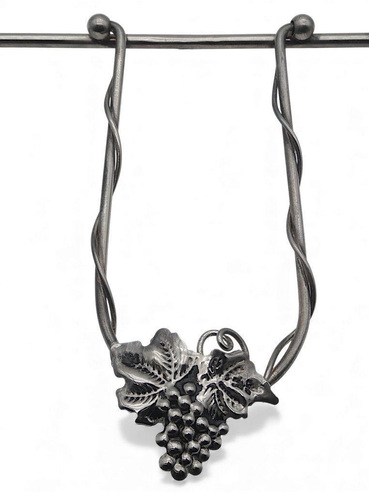 Porte-serviettes - Porte-serviettes avec poids de Tempranillo et feuilles de vigne, avec une base en grille tissée. - Plaqué argent - Liberty Style, années 1970 #3.2