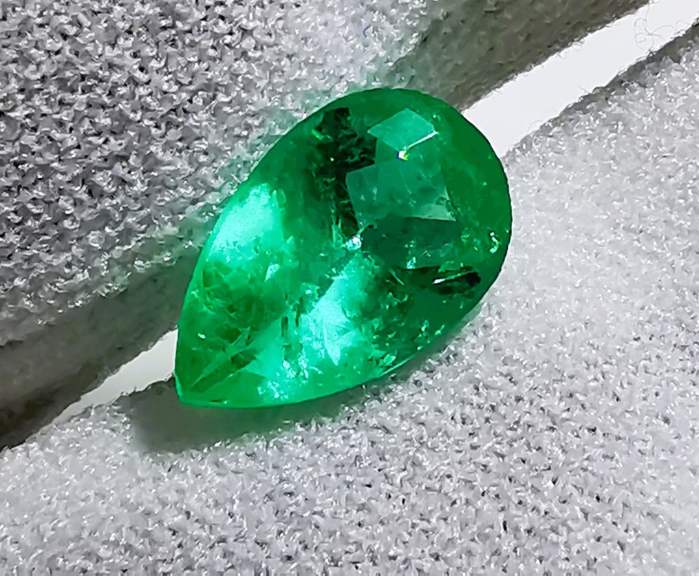 Nincs minimálár - 1 pcs Zöld Smaragd - 1.74 ct - Instituto Gemólogico Español (IGE) - F1/KOLUMBIA #1.0