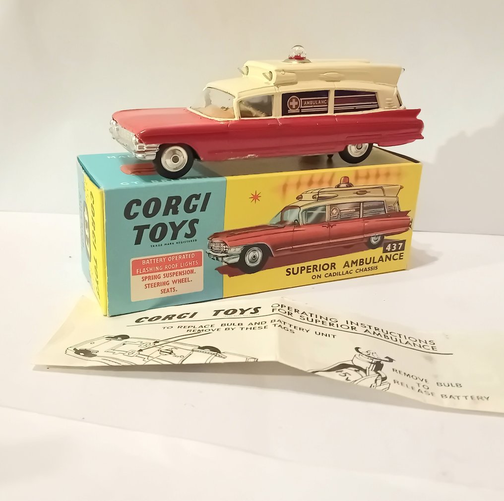 Corgi 1:43 - Model station wagon - Cadillac Superior Ambulance (437) #1.0
