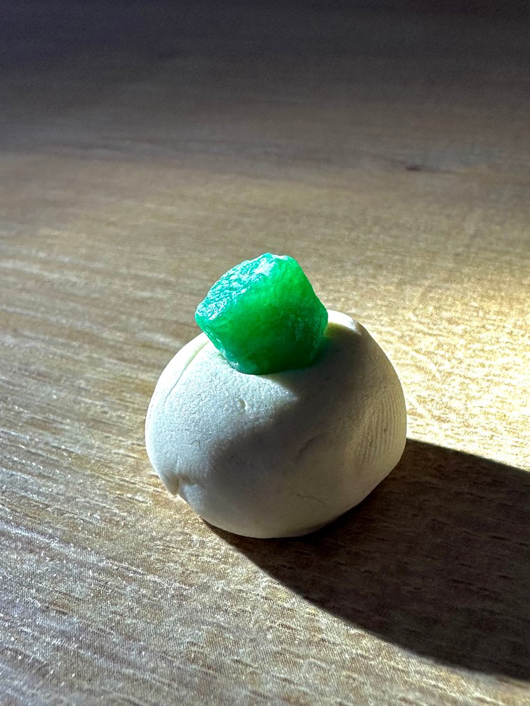 Σμαράγδι Ακατέργαστο. 6,20 καρατίων. Μεγάλος πράσινος κρύσταλλος σμαραγδένιου. 100% ειδικό κομμάτι! - Ύψος: 8 mm - Πλάτος: 8 mm- 1.24 g #1.0