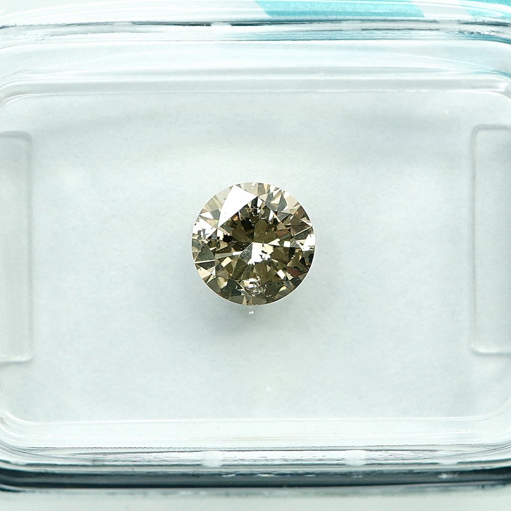 Sans prix de réserve - 1 pcs Diamant (Couleur naturelle) - 0.57 ct - Rond - Fancy light Brunâtre Jaune - I2 - International Gemological Institute (IGI) #4.3