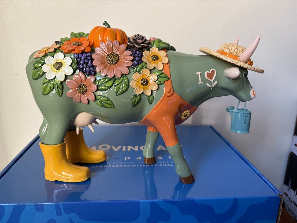 Cow Parade. Cowparade. Moolissa the Florist. Large. - Figurine - Poly Resin #1.0