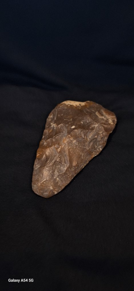 Παλαιολιθική Πυρόλιθος Τύπος biface τριγωνικός, νότια της Γαλλίας, το μεγάλο Pressigny, καστανό πυρίτης, συλλογή - 117 mm  (χωρίς τιμή ασφαλείας) #1.0