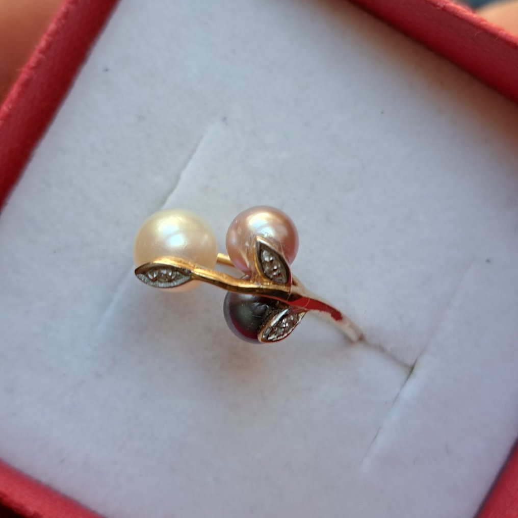 Ei pohjahintaa - Sormus - 18 kt. Keltakulta Helmi - Timantti #1.0