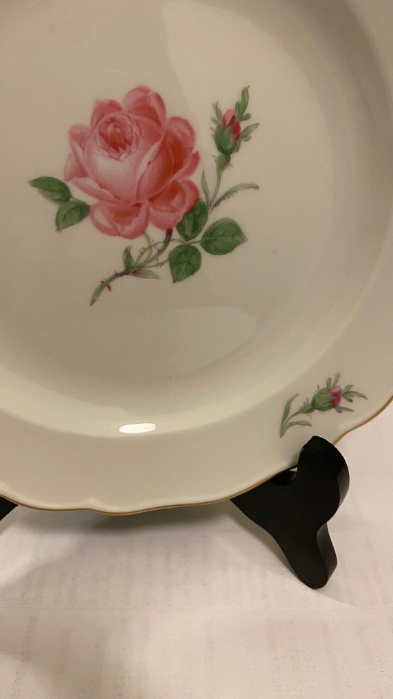 Meissen - Πιάτο (4) - Rose (Rote Rose), peint à la main avec bordure dorée - Πορσελάνη - Πιατέλα από πορσελάνη #3.2