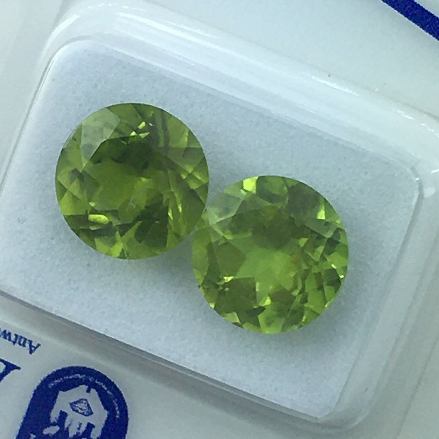 χωρίς τιμή ασφαλείας - 2 pcs  Πράσινο Περίδοτο  - 5.60 ct - Antwerp Laboratory for Gemstone Testing (ALGT) - 8mm στρογγυστό κοπή περλίτης #3.2