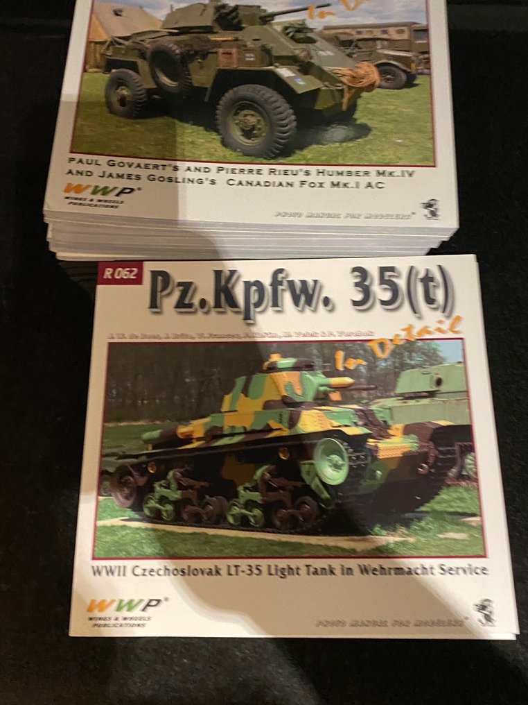 29 livres - Wings & Wheels Publications "Photo Manual For Modelers" - 1990 #1.0