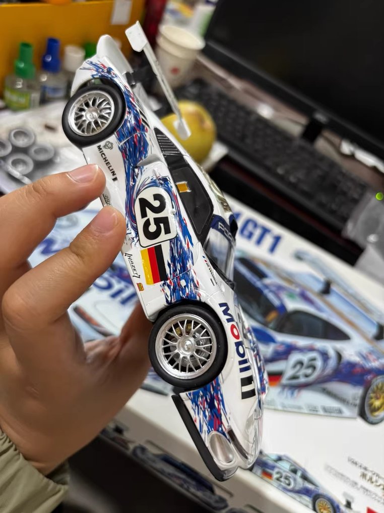 Tamiya 1:24 - Modellauto - Porsche 911 GT1 #1.0