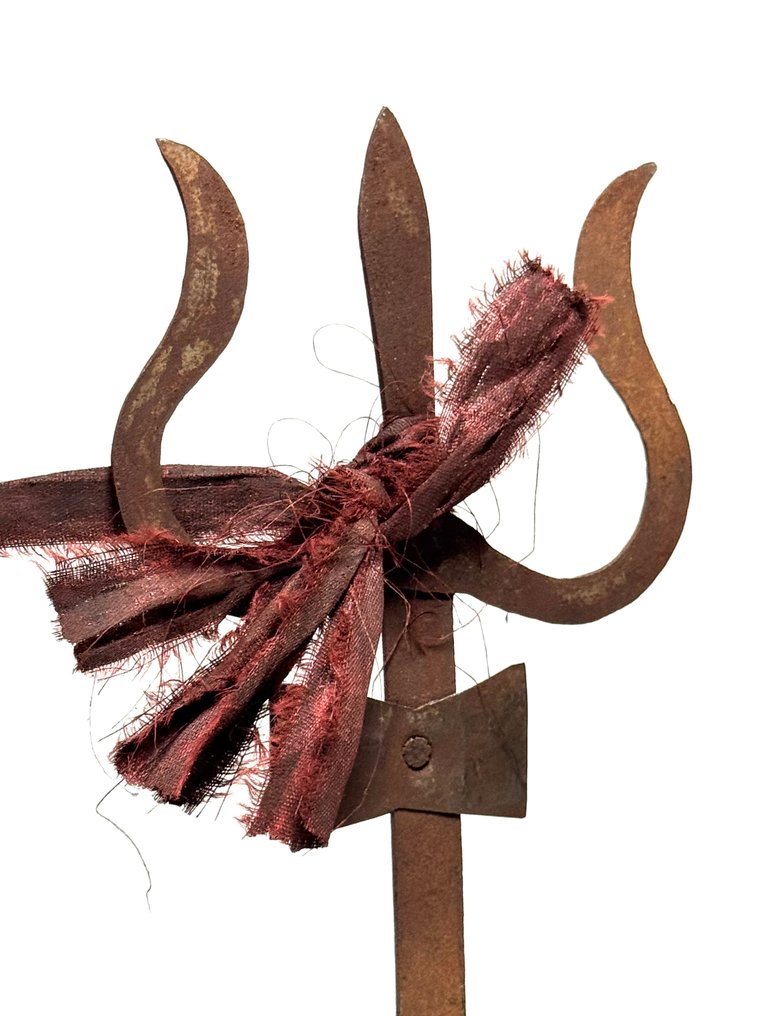 Ritual Trisula Trident - Ferro (molde), Algodão - Nepal - Primeira metade do século XX #2.1