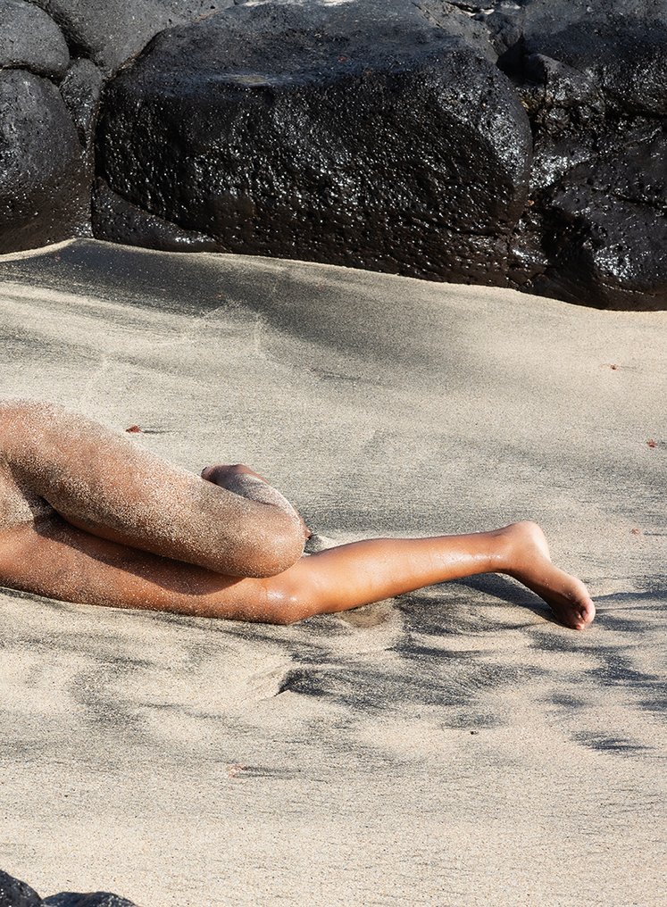 Dominique Robelin - allongée sur le sable #2.1