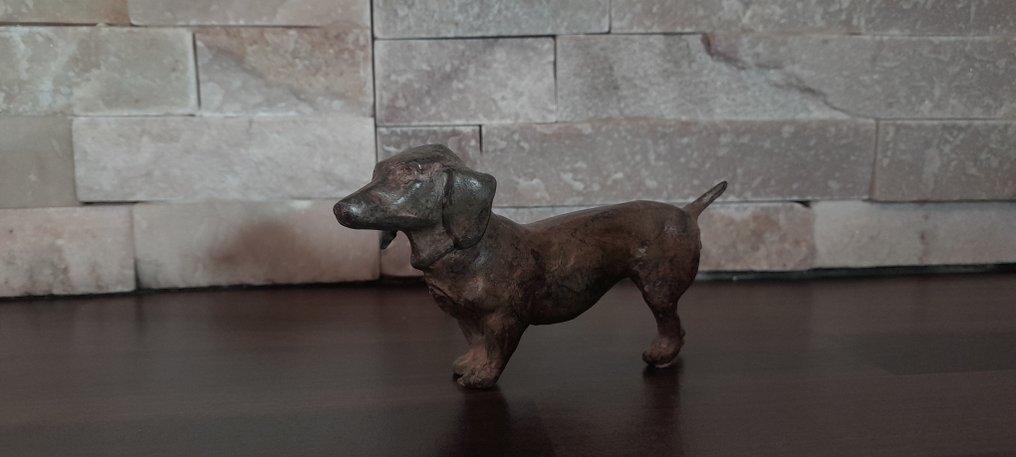 Pierre Chenet (XX-XXI) - Sculpture, Le Teckel - 5.8 cm - Bronze #1.0