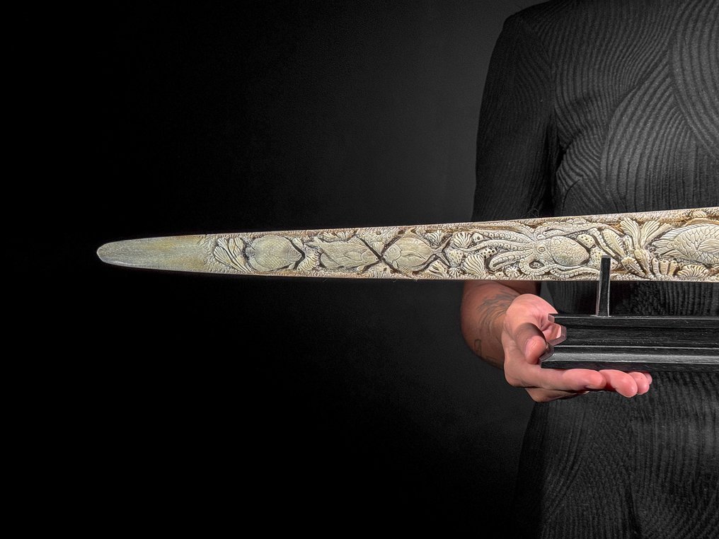 无底价 - 一把大型手工雕刻的剑鱼，放置在定制底座上 - 海洋主题 喙 - Xiphias Gladius - 14 cm - 81 cm - 6 cm- 非《瀕臨絕種野生動植物國際貿易公約》物種 -  (1) #1.0