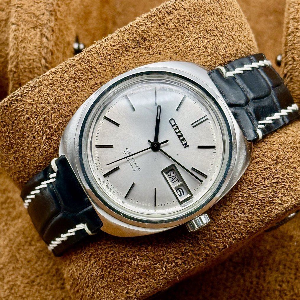 Citizen - Leopard 光焦 – Kōshō – Focused Light - Bez ceny minimalnej
- 4-720032-TA - Mężczyzna - 1970-1979 #2.1