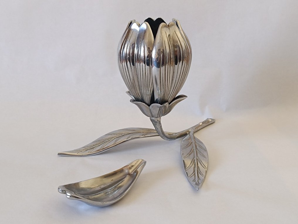 S. Agudo (in his manner) - Askebeger - Bronse, Forsølvet - Lotusblomst med askebeger #1.0