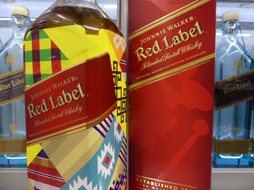 Johnnie Walker Red Label - Chiang Mai Limited Design from Thailand Walk Edition - one of 300 bottles - b. 2019 - 1 Litre #2.1