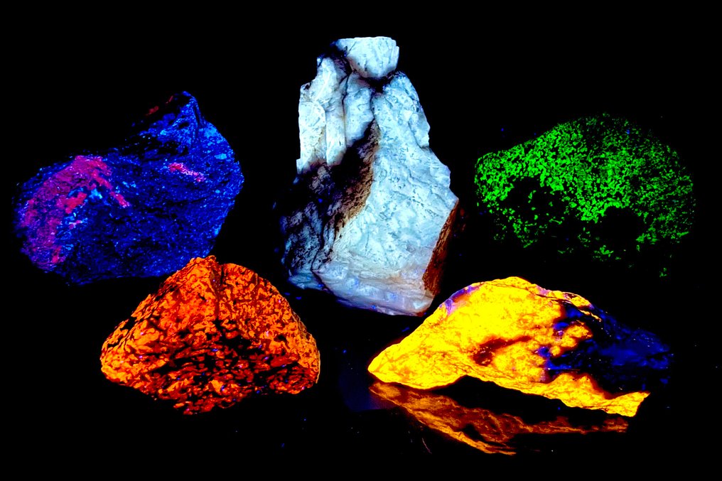Colecție uimitoare de minerale fluorescente cu ultraviolete de lungă undă, extrem de luminoase. Fluorescent- 1071 g - (5) #1.0