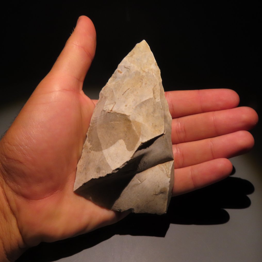 Neolitisk Flint Værktøj. Spiennes, 4500-3500 f.Kr. Højde 12 cm. Spansk importlicens. (Ingen mindstepris) #4.3
