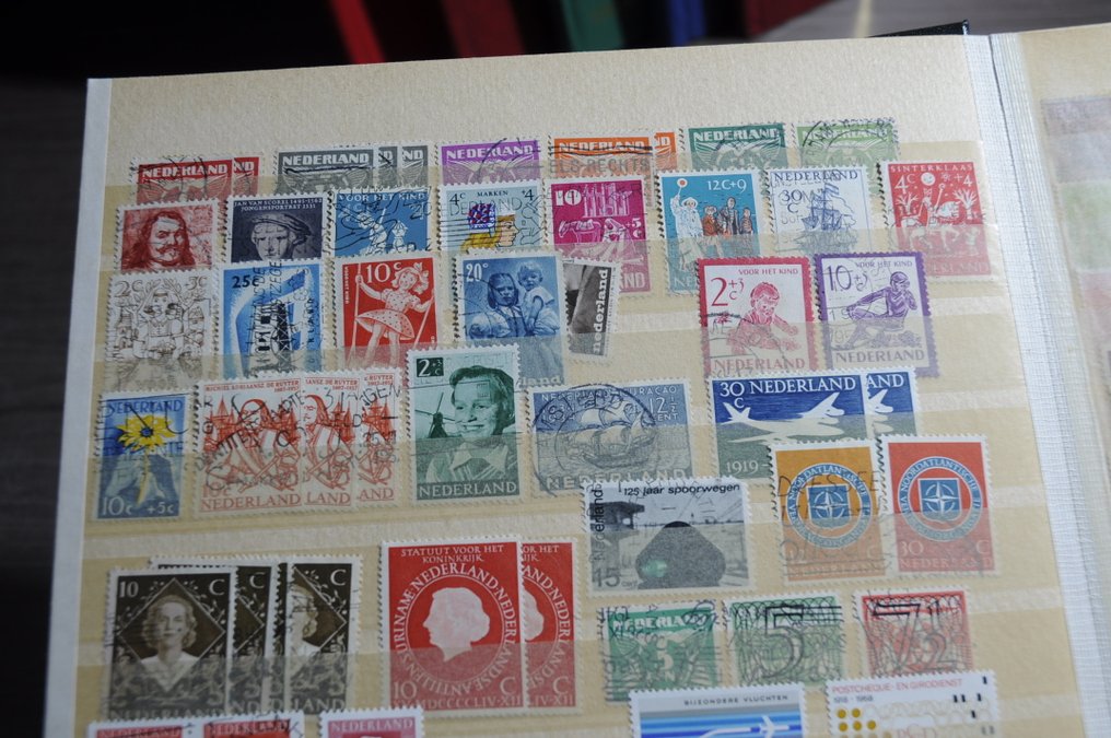 世界  - 整理批次，包含多个国家，在一堆库存册中（241 张照片） #3.2