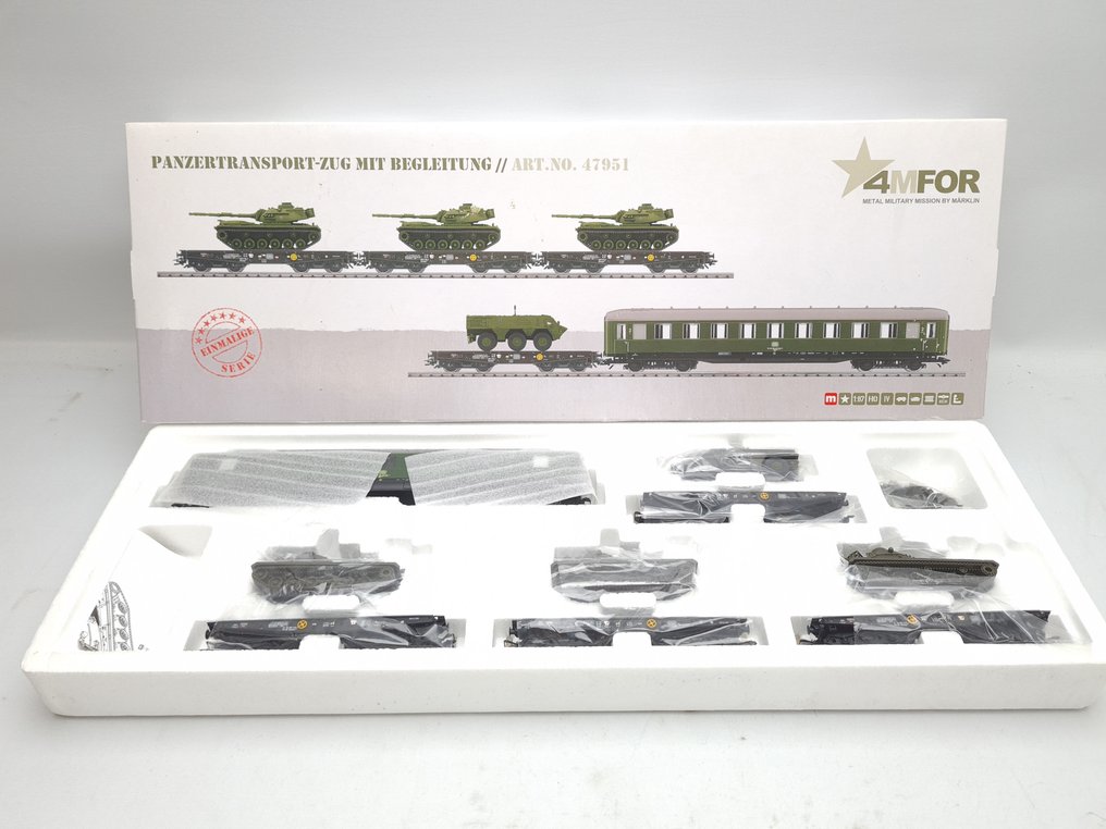 Märklin H0 - 47951 - Conjunto de vagones de tren de mercancías a escala (1) - Conjunto de 4 carros militares con vehículos de pasajeros. - DB #2.1