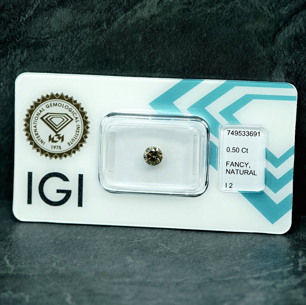 Fără preț de rezervă - 1 pcs Diamant (Colorat natural) - 0.50 ct - Rotund - Fancy intense Cenușiu Galben - I2 - IGI (Institutul gemologic internațional) #2.1