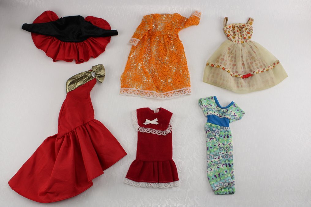 Mattel  - Barbie doll Lot of vintage Barbie clothes - U.S. #1.0