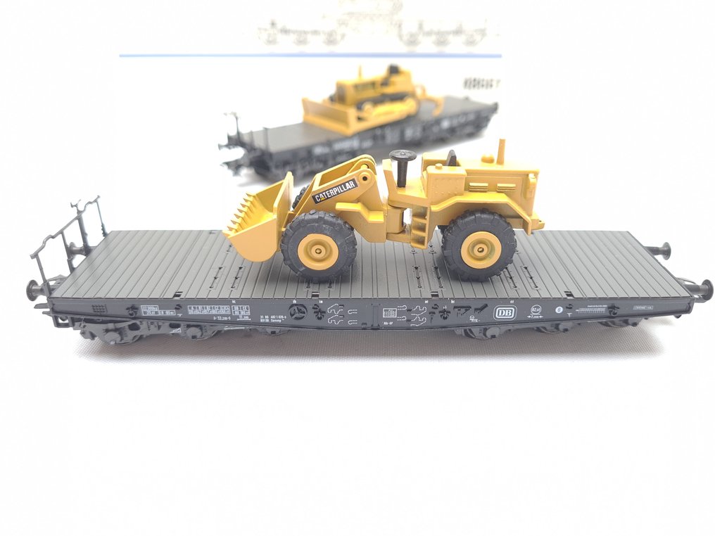 Märklin H0 - 48661 - Godsvagn-set för modelltåg (1) - Sats med 2 tungtransportvagnar med markarbetenmaskiner - DB #4.3