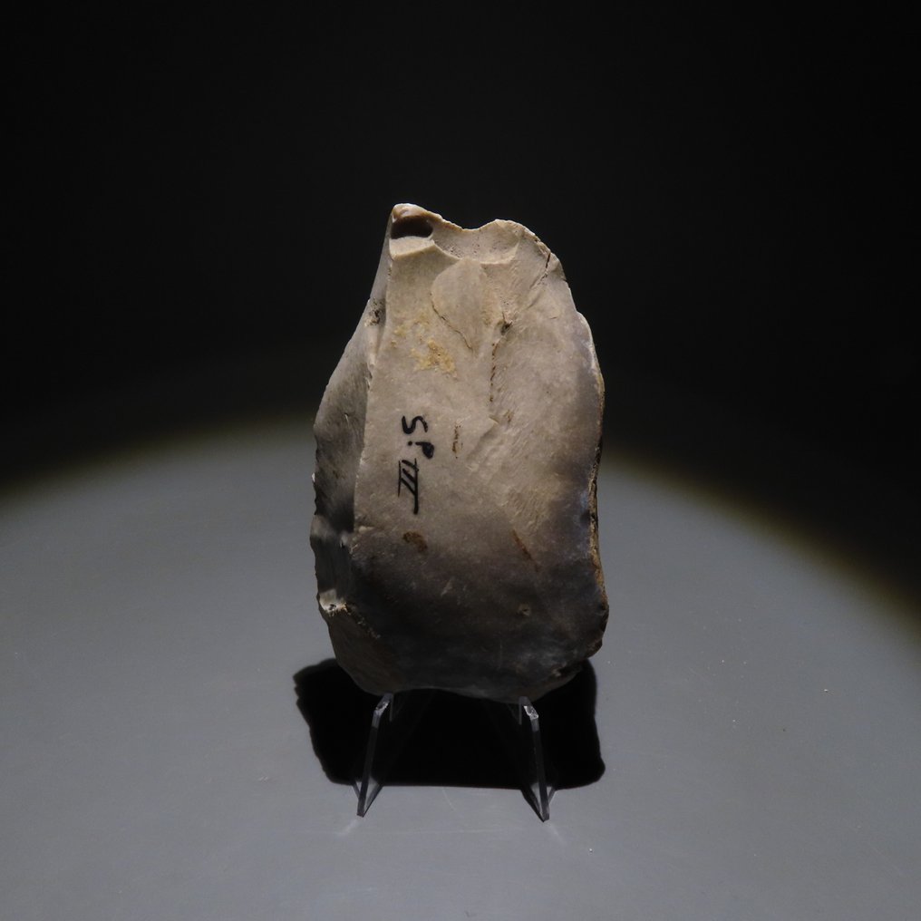 Νεολιθική Πυρόλιθος Εργαλείο. Spiennes, 4500-3500 π.Χ. Ύψος 9,5 εκ. Άδεια Εισαγωγής Ισπανίας. (χωρίς τιμή ασφαλείας) #1.0