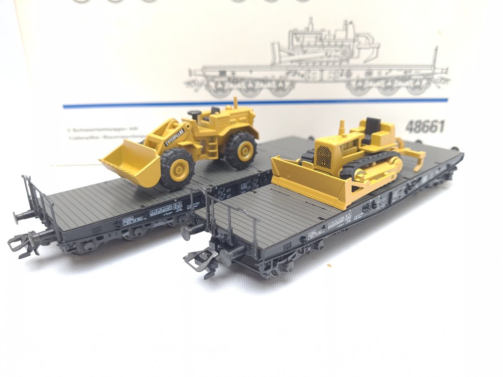 Märklin H0 - 48661 - Godsvagn-set för modelltåg (1) - Sats med 2 tungtransportvagnar med markarbetenmaskiner - DB #1.0