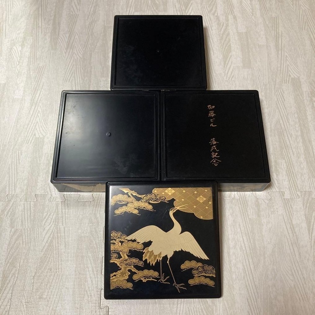 Three-Tier Jubako with Crane Motif — 鶴図蒔絵 (Tsuru-zu Maki-e) - [New, Unused] - 盒子 (3) - 漆器 #4.3