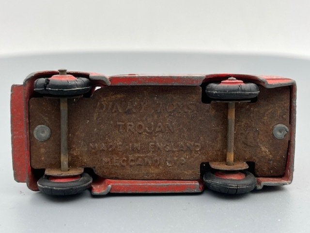 Dinky Toys, Meccano 1:43 - Model car  (12) - Ensemble de modèles Dinky Toys variés incluant Rolls-Royce Silver Wraith, Ford Vedette, Studebaker #4.3