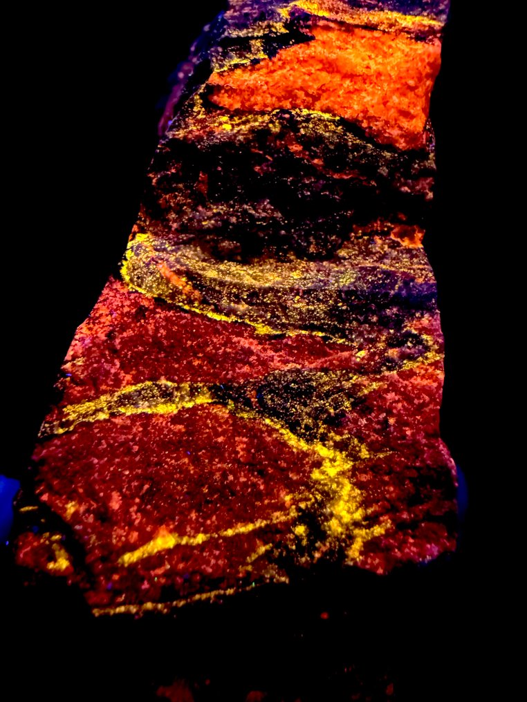 Πολύ ελκυστικό, μεγάλο και φωτεινό σβασίτη, ασβεστόλιθος και δολομίτης. Φθορίζων - Ύψος: 12 cm - Πλάτος: 8.5 cm- 770 g #1.0