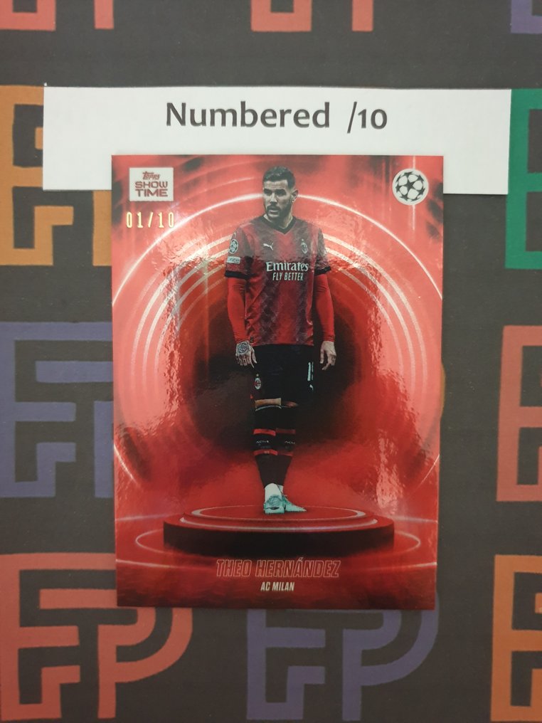 Topps Topps Show Time Theo Hernández 01/10 序號卡, 限量版 - 1 Card - 狀況優良(EX) #1.0