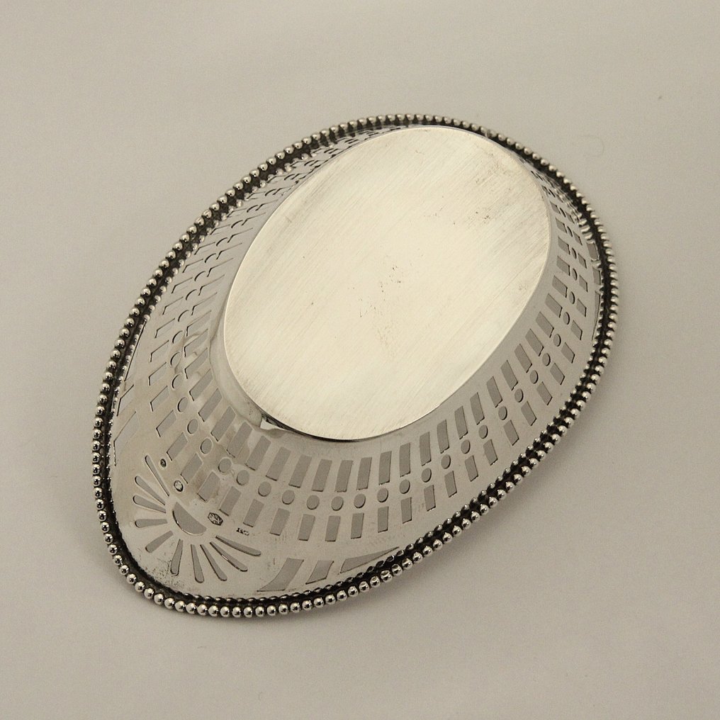 Ajour gezaagde bonbonmand - HANDWERK - Presburg Haarlem - Cestino per le caramelle - Modello di barca con bordo di perle. - .835 argento - Interamente in argento #3.2